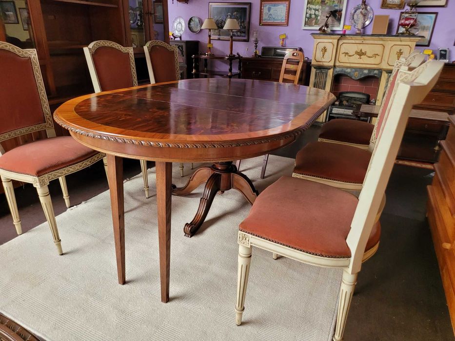 Mesa de sala antiga em madeira - extensível - Muito bom estado geral