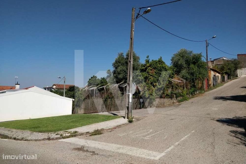 Terreno urbano para construção | 252m2 | entre Soure e Vila Nova de An