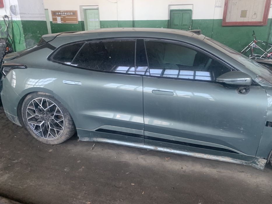 Двері zeekr 001