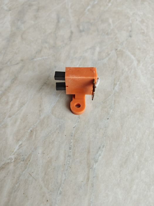 Щітки в корпусі для генератора