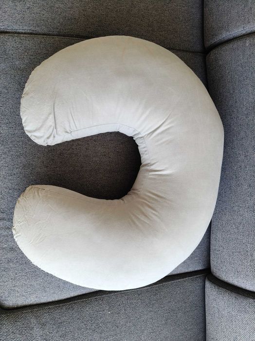 Almofada de amamentação IKEA – funcional, com pequeno reparo a fazer