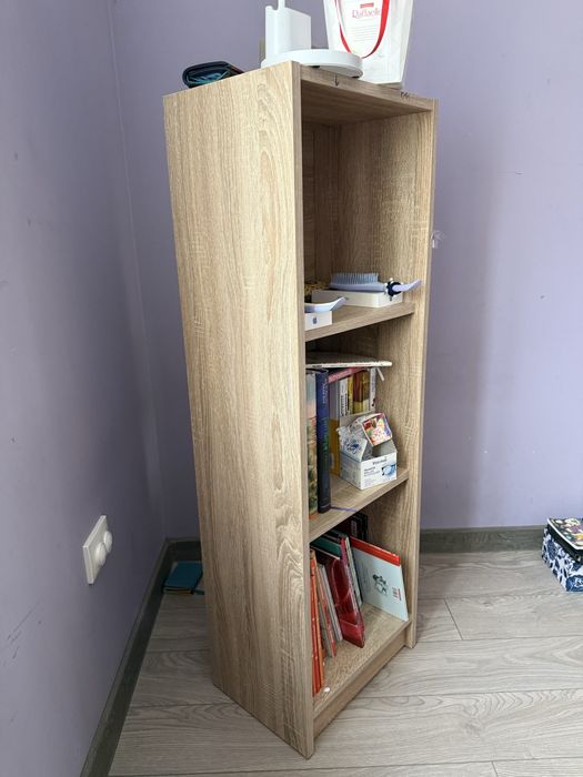 Зручний стелаж для книг або маленьких речей