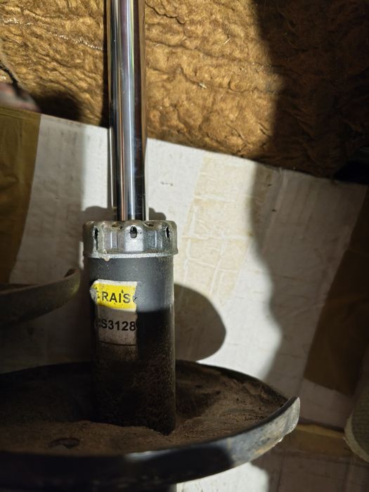 Передні амортизатори на lancer 9