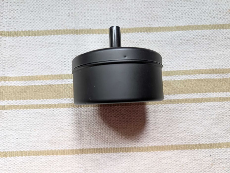 Cinzeiro Giratório Vintage em Metal — Estilo Retrô