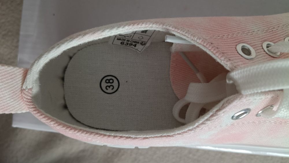 Sprzedam trampki nowe