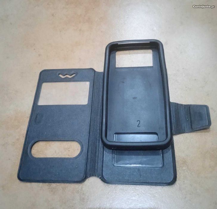 Duas Capas Universais para proteção dos telemóveis