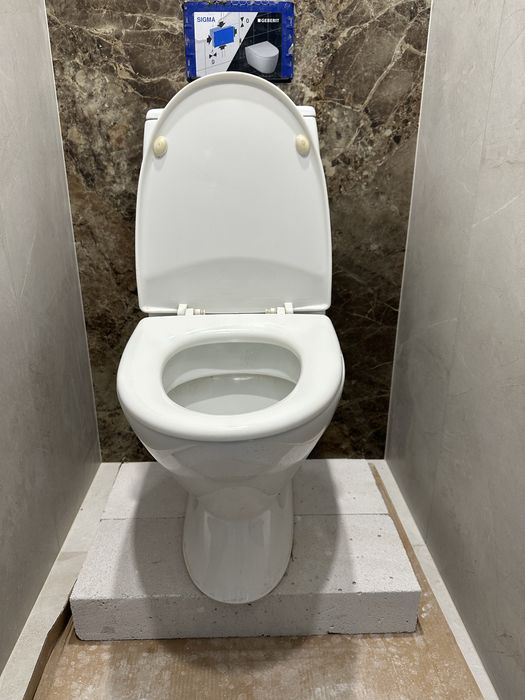 Унітаз з кришкою Porta