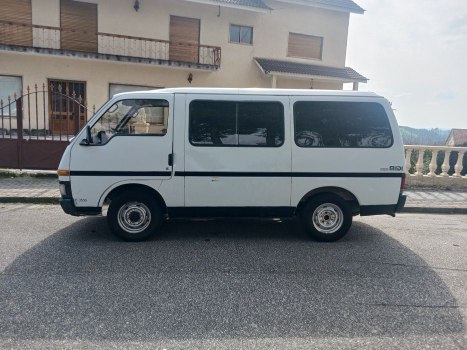 Carrinha  izuzo MIDI ,,2.2 CILINDRADA DIESEL  em estado razoavel andar