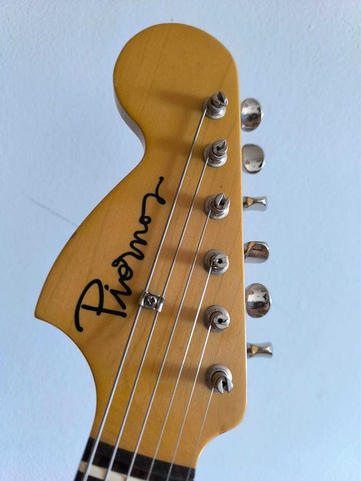 Custom Stratocaster Hardtail Reverse Dakota.