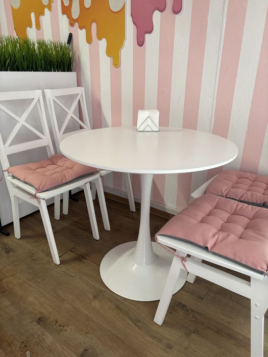 Стіл  80D і чотири стільці