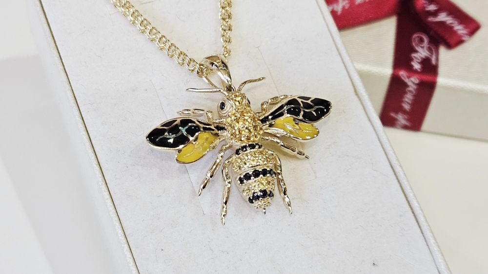 Złota zawieszka pszczółka 14k