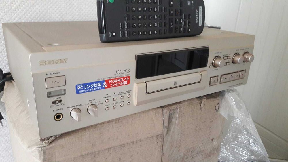 мини дисковая дека Sony-MDS-JA22ES с пультом\состояние как новая!