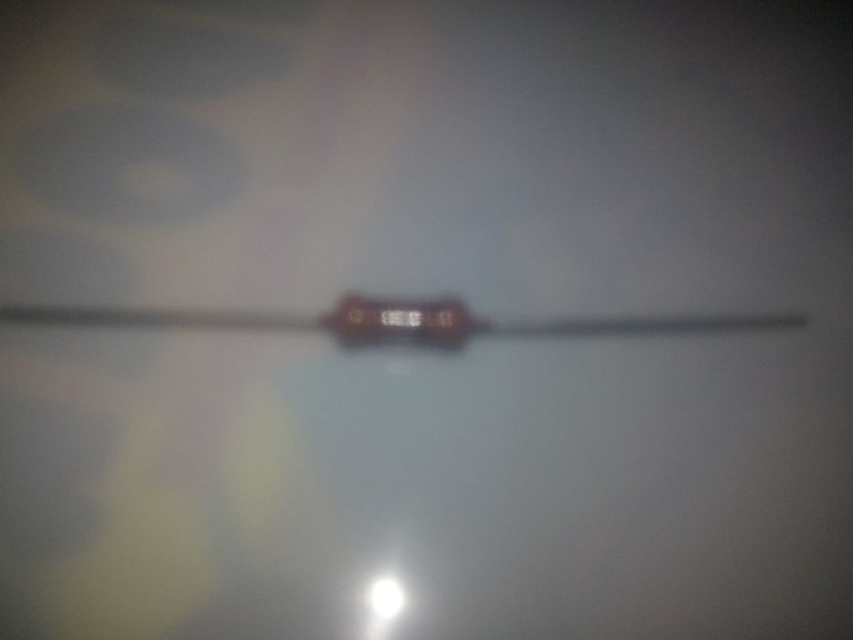 Резисторы 4,7 кОм , 0 ,125 Вт , около  1000 шт.