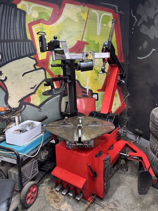 Шиномонтажный станок с 3 лапой б/у