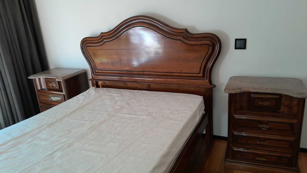 Quarto de casal em madeira maciça