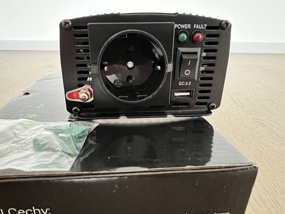 Інвертор « преобразователь» 12v на 220 v 300 ВАТ макс 600 ВАТ