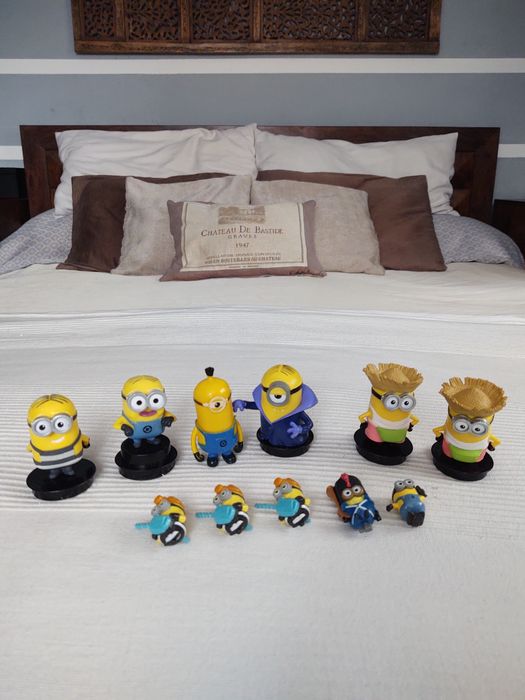 Zestaw figurek minionkow