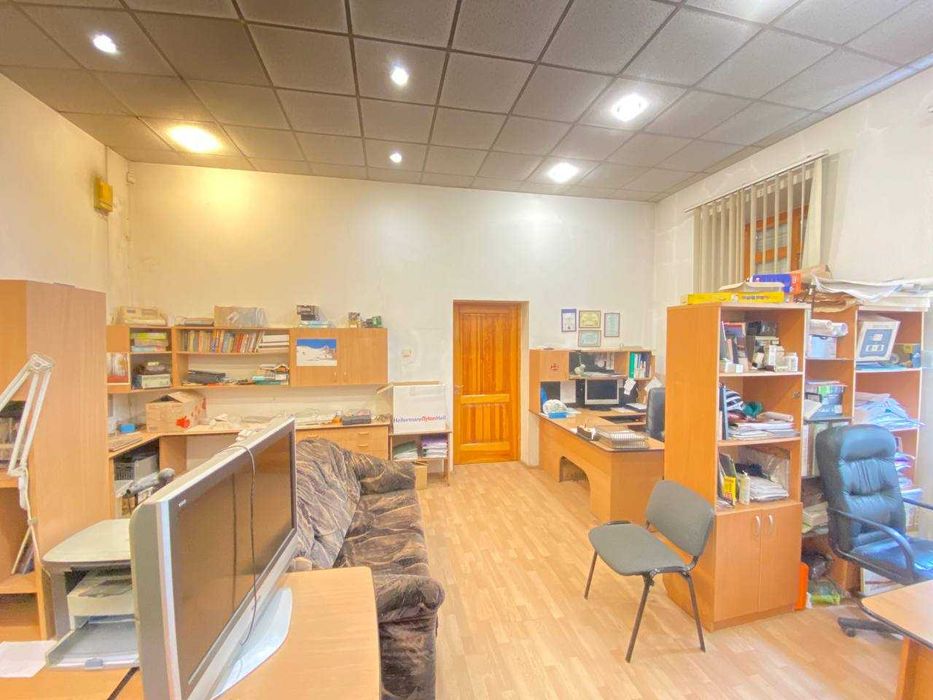 Здається в оренду офісне приміщення в центрі міста з окремим входом