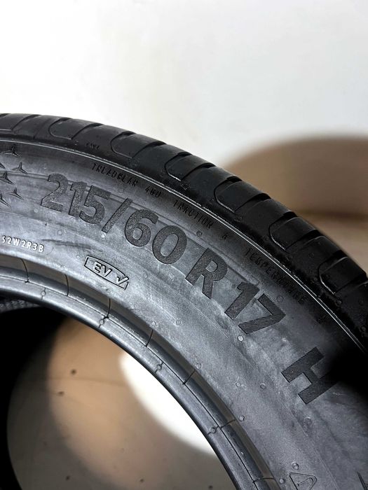 Pneus Continental Ultra Contact EV - 215/60/17 - Como NOVOS