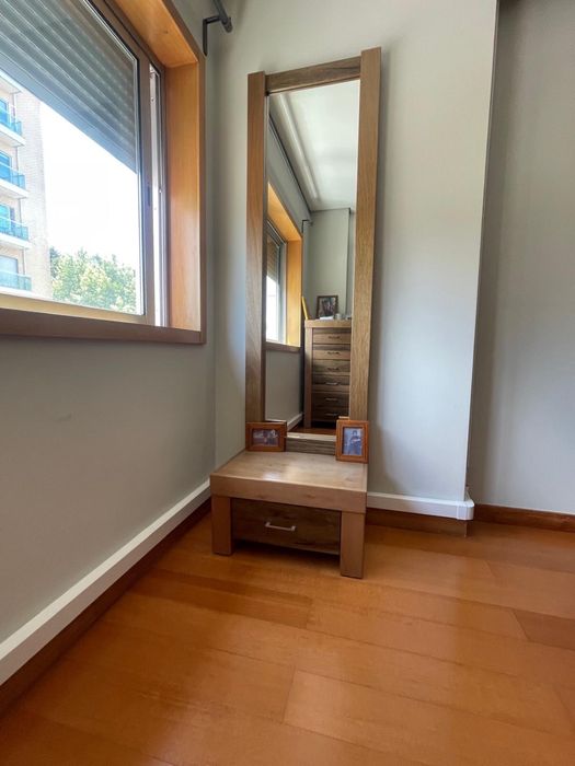 Quarto Completo Casal Moderno Alemão | Cama + Colchão + 2 Mesas + Camiseiro + Espelho