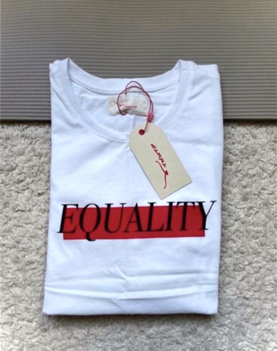 Biały t-shirt z napisem twintip equality