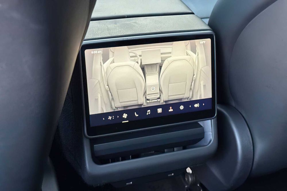 Tesla Model Y      2026