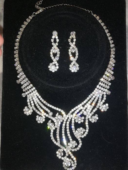 Кольє та сережки