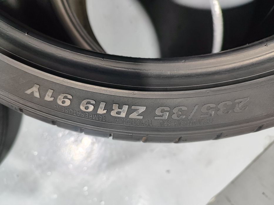 2 pneus semi novos 235-35R19 kumho - Oferta dos Portes