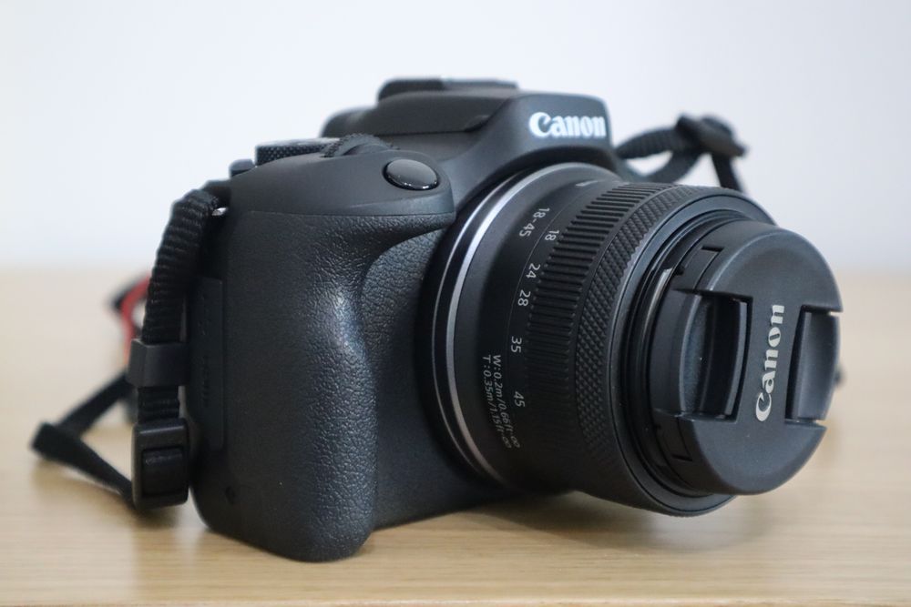 Canon R100 + RFS 18-45mm