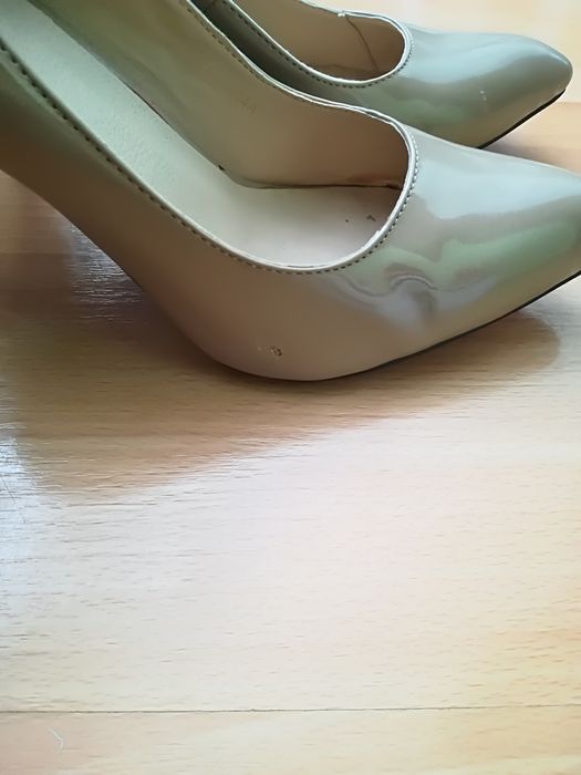 Szpilki nude czerwona podeszwa
