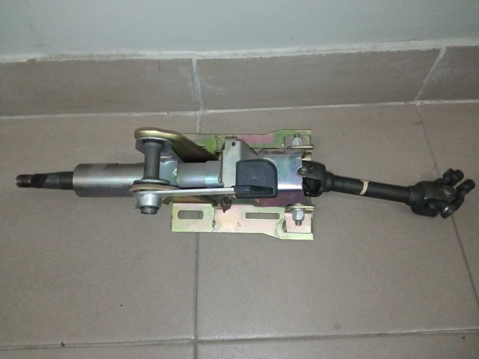 Вал рулевой ВАЗ 2110, 2111, 2112 в сборе с кронштейном и карданчиком