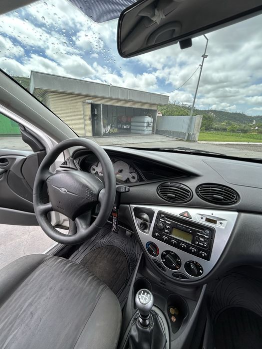 Ford focus 115 cv 1.8 em bom estado
