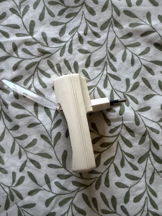 Carregador Compacto de Pilhas Recarregáveis AA / AAA – KingNeed