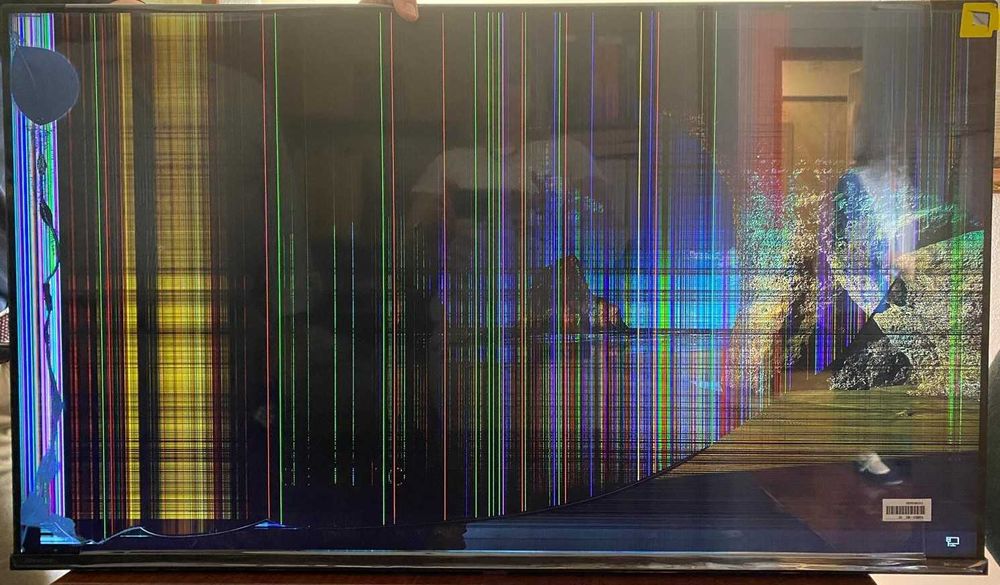 TV Hisense 436N 4K UHD LED - Nova com Ecrã danificado