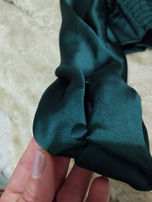 Blusa cetim verde esmeralda Zara nova