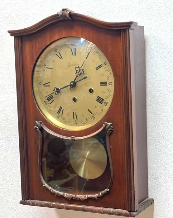 Relogio antigo, operacional da reguladora 6 martelos e duas musicas.