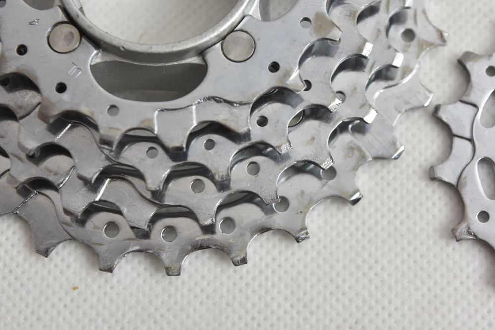 kaseta SHIMANO DEORE XT cs-m737 ! 8s ! 11-28z !