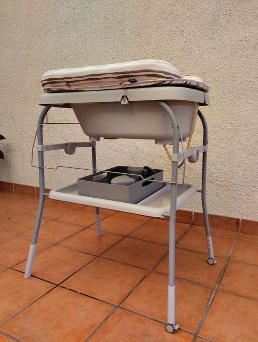 Fraldario e banheira chico