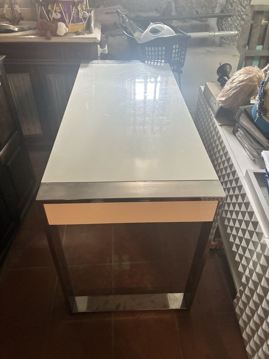 Secretaria branca alto brilho