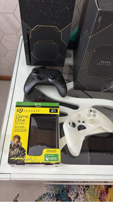 Xbox series X Halo 10 years edition