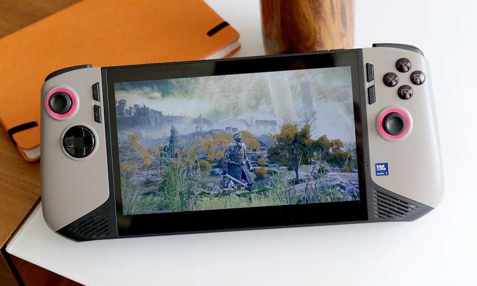 Портативна ігрова приставка MSI Claw 8 AI+