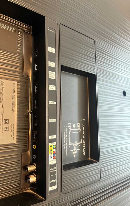 65 cali Samsung 4K UHD Smart TV