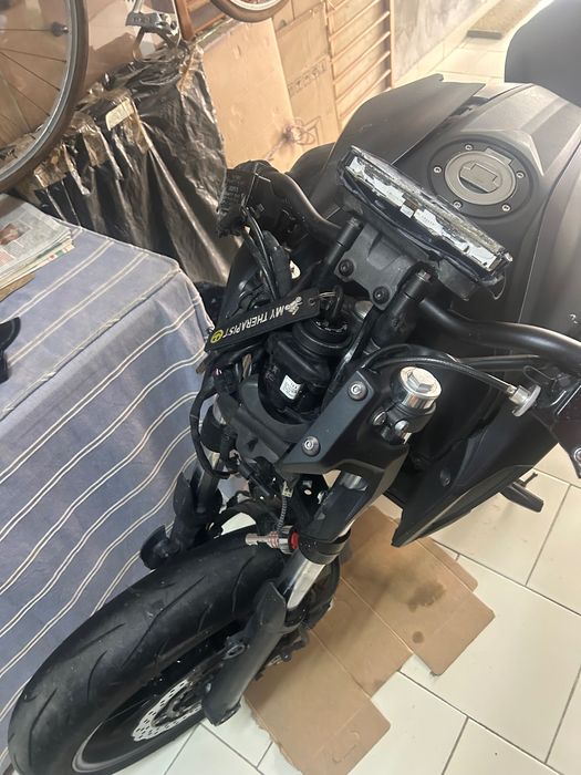 Vendo MT07 acidentada