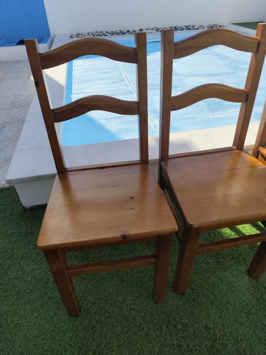 Conjunto de 4 cadeiras de madeira