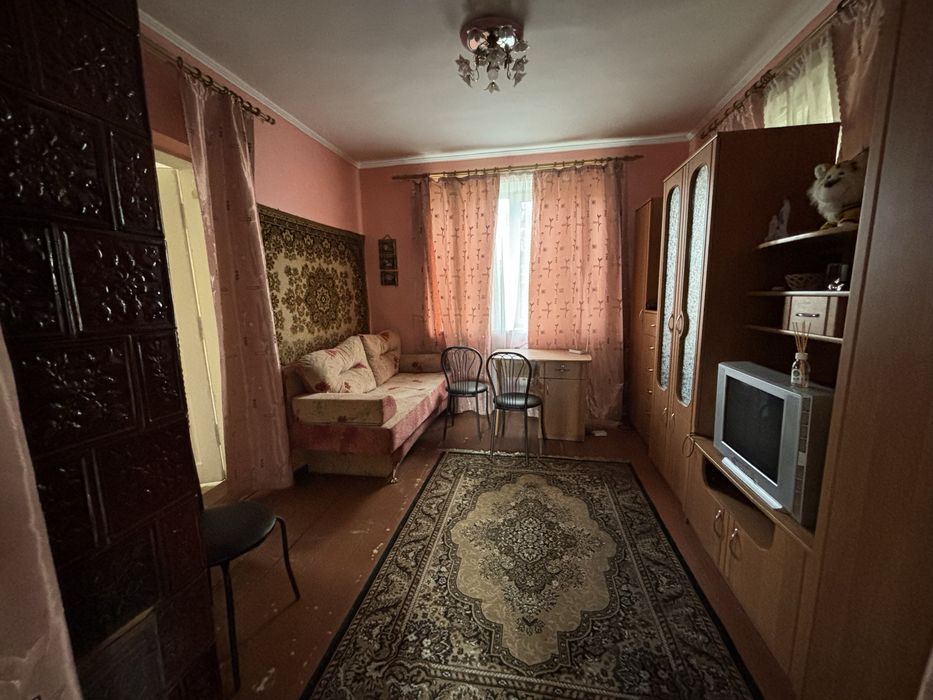 Продаж Будинок 75м². Ділянка 9 сот. Узин. Світло. Газ. Криниця. Центр