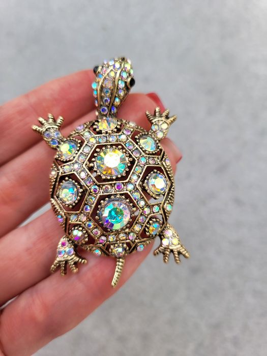 Broszka żółw z kamyczkami