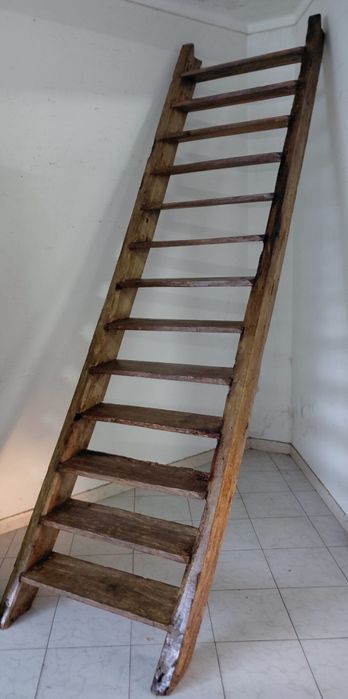 Antiga, Invulgar e Original Escada em Madeira, Finais de Sec XIX, Pincipios de XX