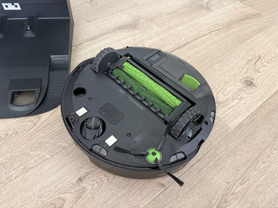 Robot aspirador inteligente  Roomba J7 - com estação esvaziamento