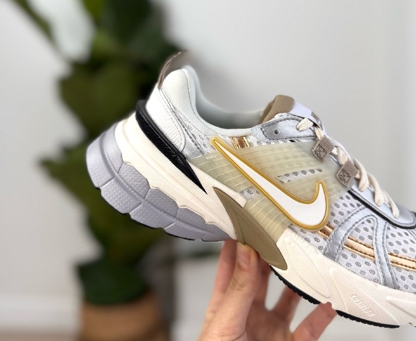 Кросівки жіночі Nike V2K Run Beige/Grey HJ7245-100 ( 37.5, 40. 40.5 рр