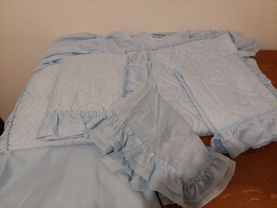 Conjunto de edredon, almofadas e conjunto de caminha